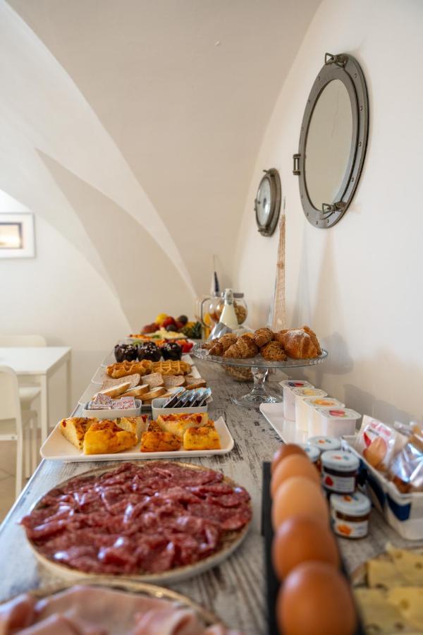 Palazzo Vergine - By Inside Salento กัลลีโปลี ภายนอก รูปภาพ