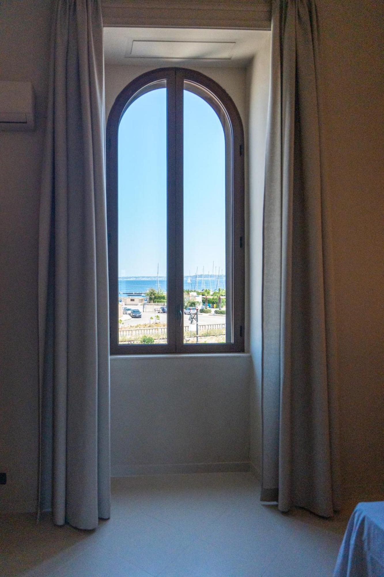 Palazzo Vergine - By Inside Salento กัลลีโปลี ภายนอก รูปภาพ