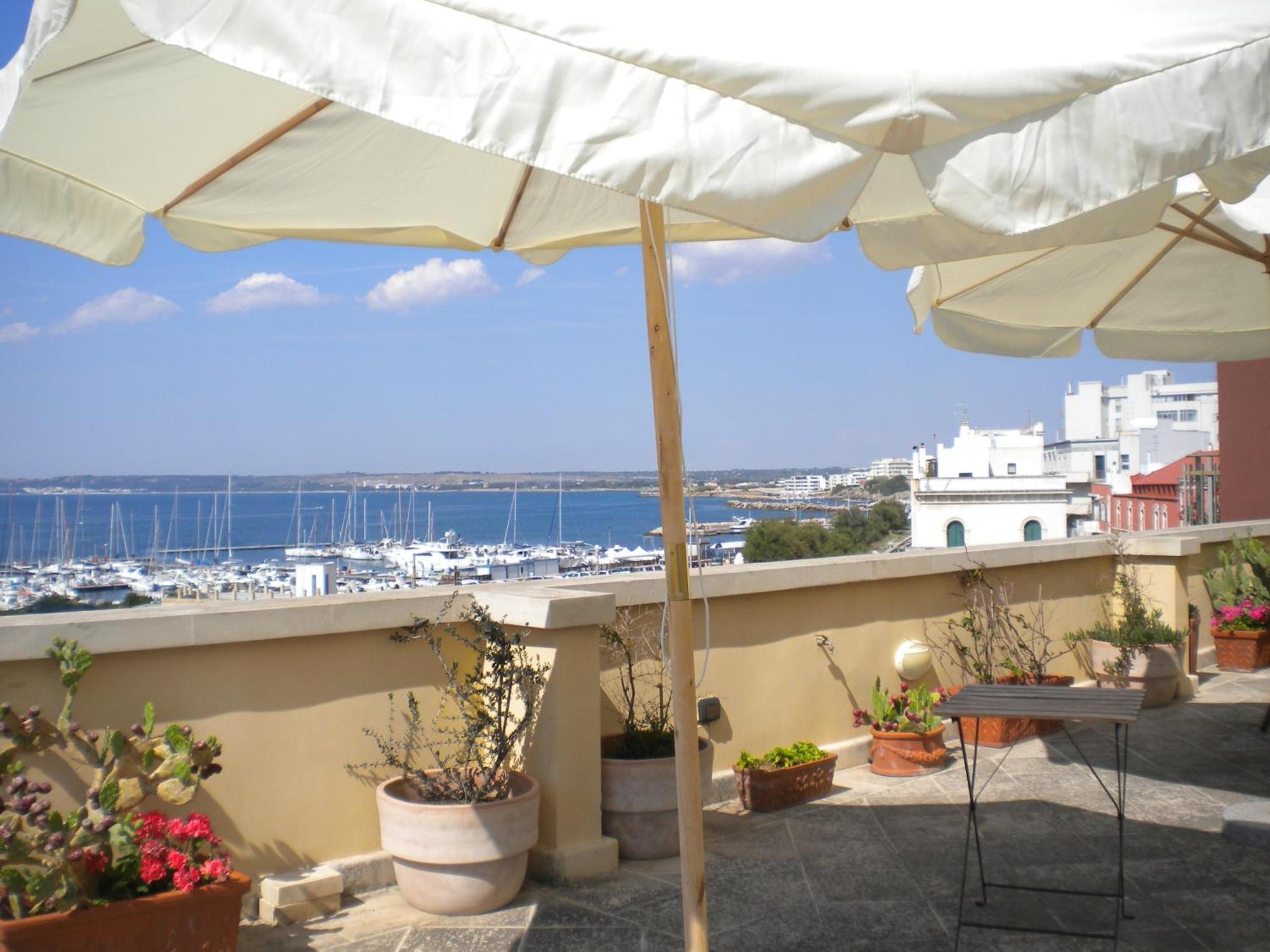 Palazzo Vergine - By Inside Salento กัลลีโปลี ภายนอก รูปภาพ